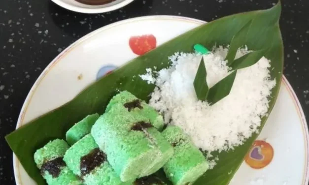 Jajanan Tradisional Indonesia Yaitu Putu Bambu