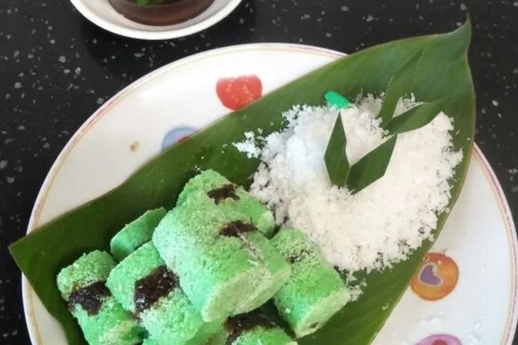 Jajanan Tradisional Indonesia Yaitu Putu Bambu