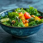 Makanan Sehat Salad Dengan Isi Sayuran Dan Campuran Buah