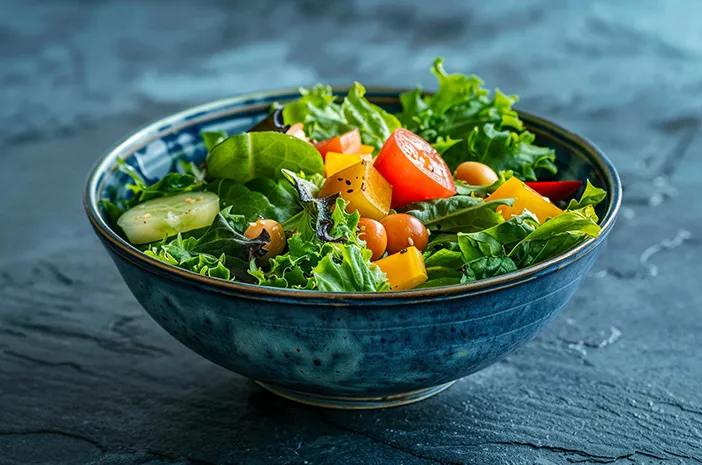 Makanan Sehat Salad Dengan Isi Sayuran Dan Campuran Buah