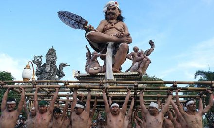 Rangkaian Patung Yang Besar Di Bali Ogoh Ogoh