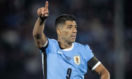 Pemain Bola Uruguay Luis Suarez Si Kontroversial