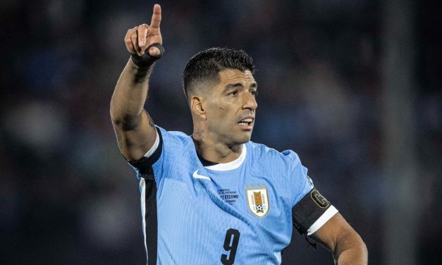 Pemain Bola Uruguay Luis Suarez Si Kontroversial
