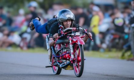 Balapan Jarak Pendek Dengan Motor Drag Modifikasi