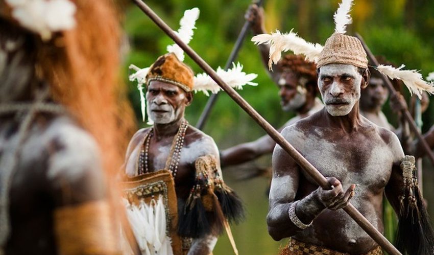 Penduduk Asli Papua Suku Asmat Dengan Budayanya