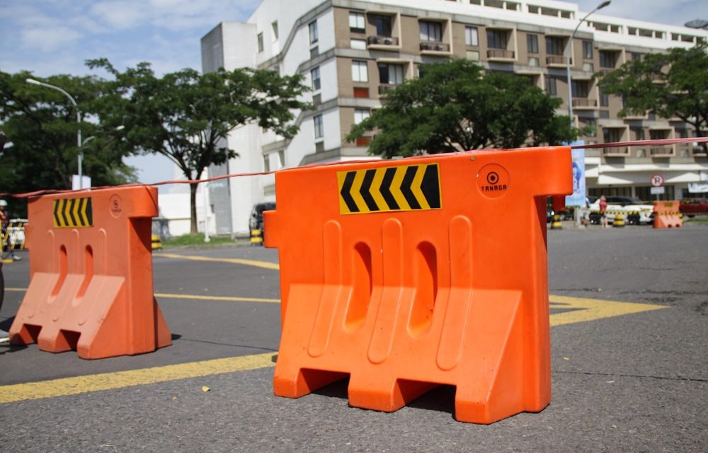 Pembatasan Fisik Barikade Pada Suatu Tempat Tertentu