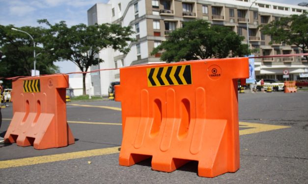 Pembatasan Fisik Barikade Pada Suatu Tempat Tertentu