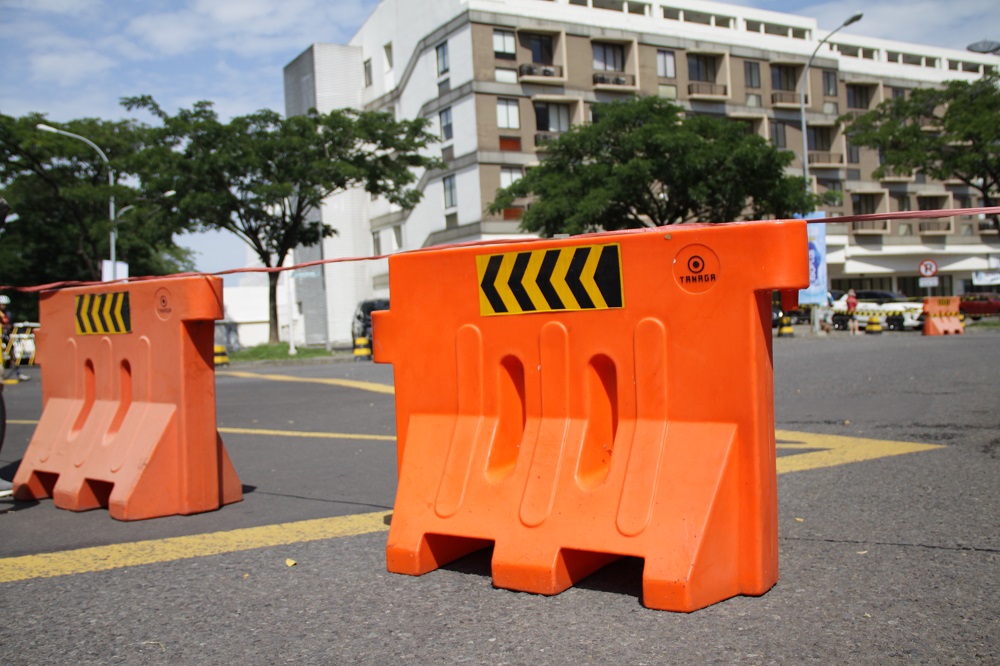 Pembatasan Fisik Barikade Pada Suatu Tempat Tertentu