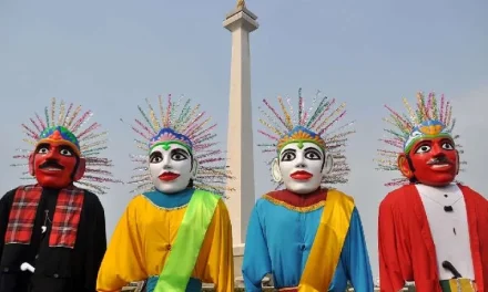 Penampilan Budaya Betawi Sebuah Ondel Ondel