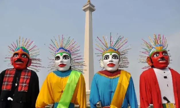 Penampilan Budaya Betawi Sebuah Ondel Ondel