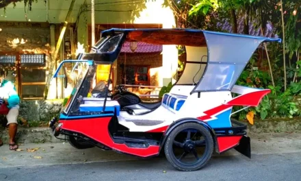 Transportasi Becak Dengan Memiliki Roda Tiga