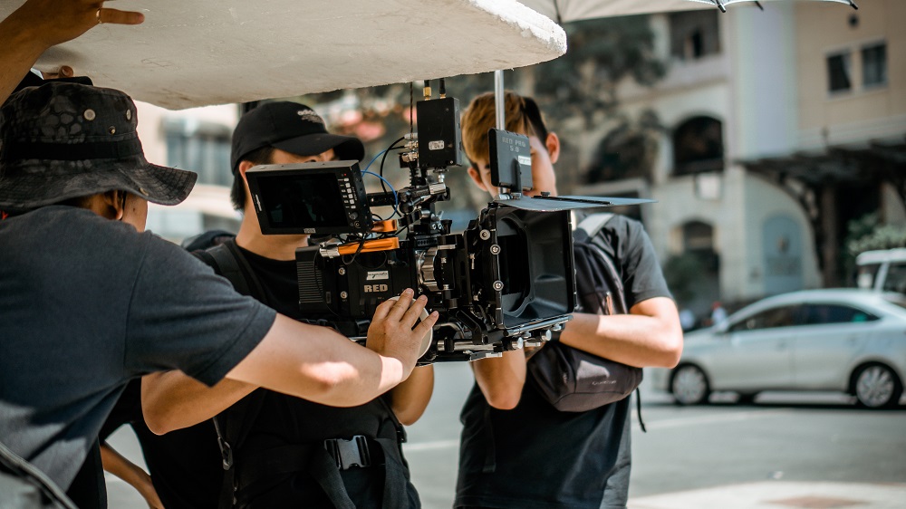 Seorang Pengawas Film Yang Bertanggung Jawab Sepenuhnya