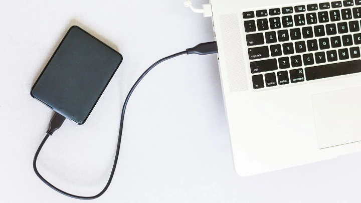 Perangkat Utama Penyimpanan Data Sebuah Hard Disk