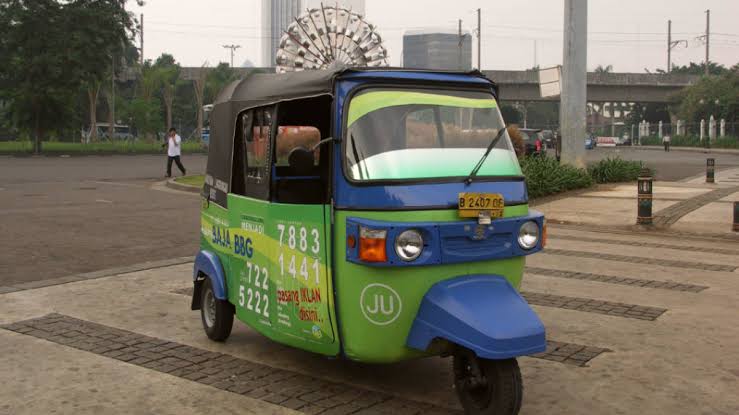 Transportasi Unik Bemo Dengan Bentuk Yang Lucu