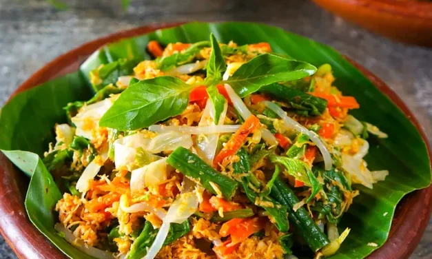 Makanan Tradisional Urap Dengan Beberapa Bahan Utama