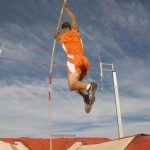 Olahraga Unik Atletik Dengan Menggunakan Sebuah Galah