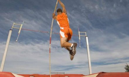 Olahraga Unik Atletik Dengan Menggunakan Sebuah Galah