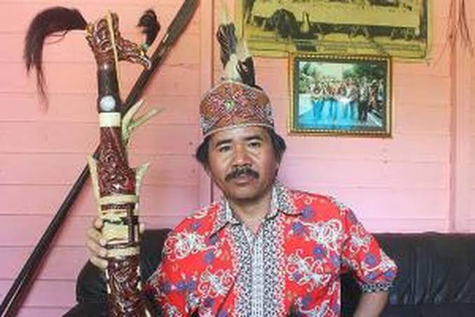 Sebuah Budaya Dayak Memiliki Senjata Tradisional Mandau