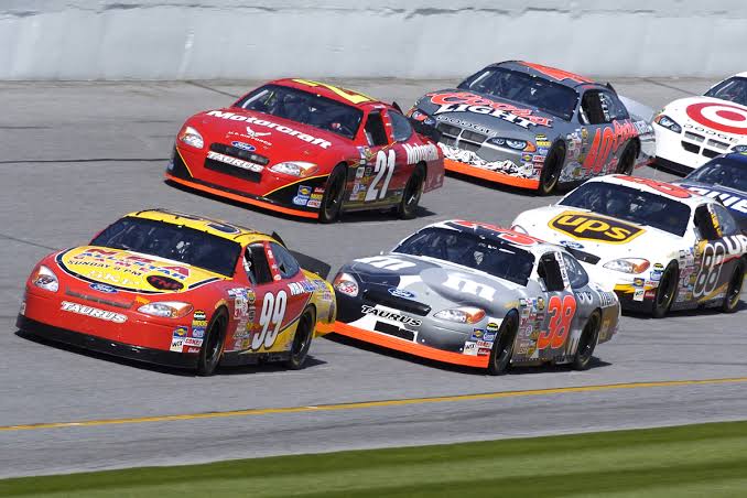 Ajang Dunia Balap Sebuah Kegiatan Mobil NASCAR