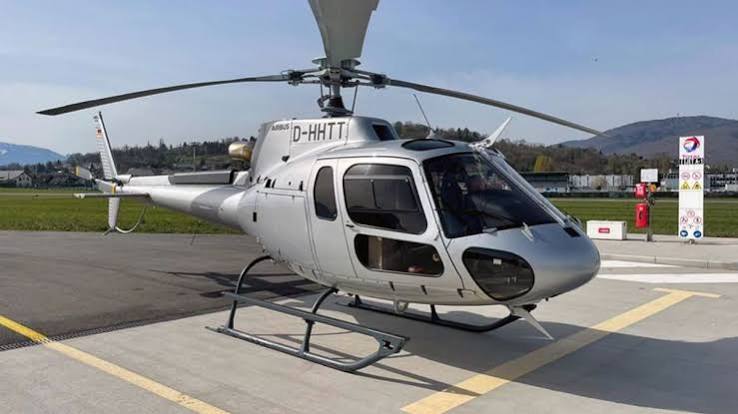 Kendaraan Terbang Udara Sebuah Transportasi Helikopter