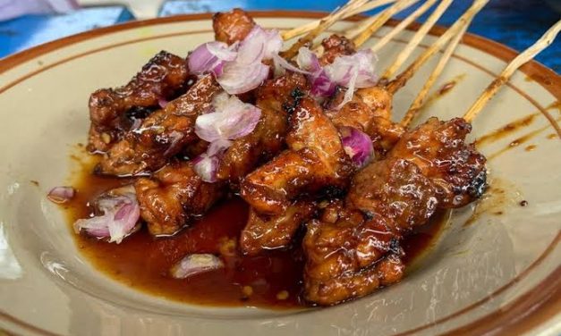 Makanan Tusuk Sate Dengan Berbagai Olahan Daging