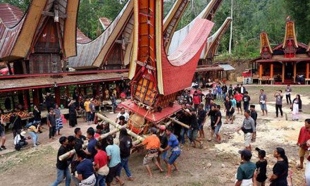 Kegiatan Adat Toraja Rambu Solo Pemakaman