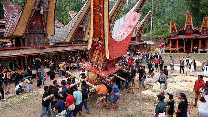 Kegiatan Adat Toraja Rambu Solo Pemakaman