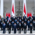 Pejabat Pemerintah Menteri Yang Menjalan Sebuah Tugas
