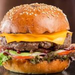 Sebuah Makanan Burger Yang Sangat Populer