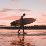 Olahraga Kegiatan Surfing Dengan Sebuah Papan