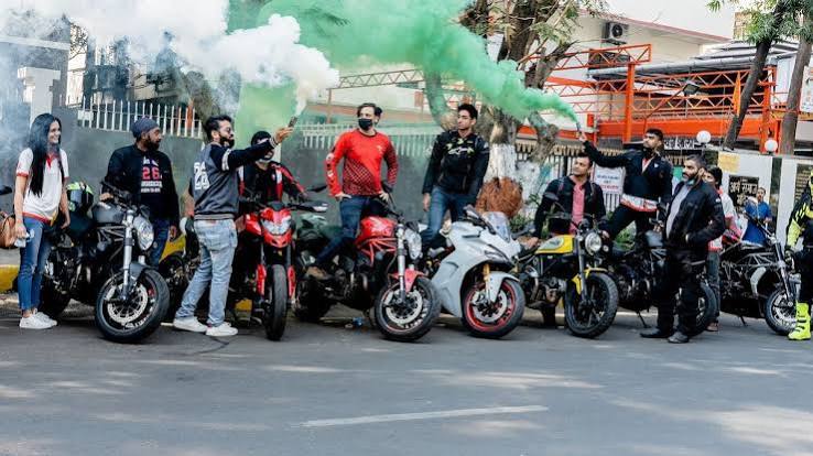 Komplotan Anak Muda Geng Motor Dengan Pasukannya
