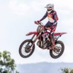 Kegiatan Seru Balapan Motor Cross Di Lintasan Tanah