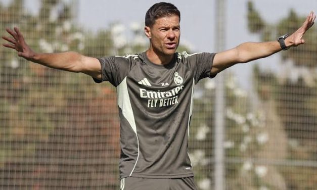 Gelandang Spanyol Seorang Pesepakbola Xabi Alonso
