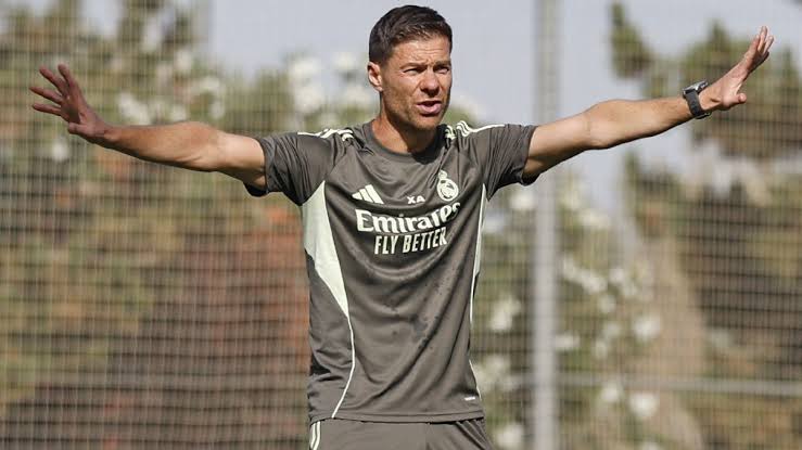 Gelandang Spanyol Seorang Pesepakbola Xabi Alonso
